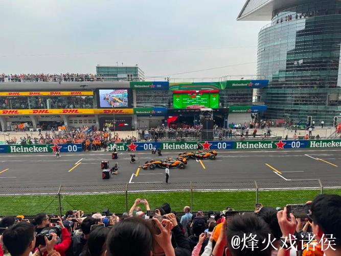 F1中国大奖赛:皮亚斯特里夺冠 迈凯伦包揽前二 F1中国大奖赛:皮亚斯特里夺冠 迈凯伦包揽前二